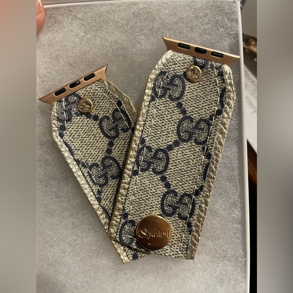 Apple watch band. 42/44mm. Rose gold finish. Size small.